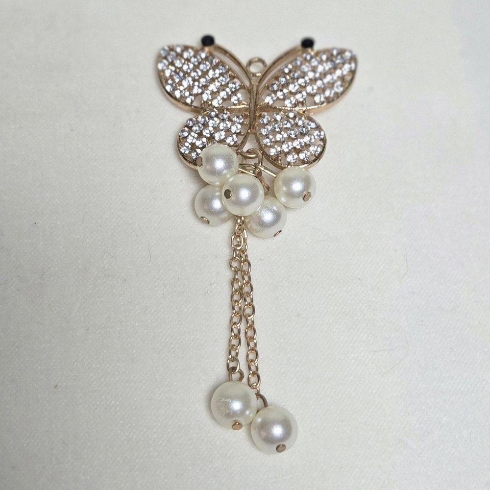Sparkly. Gold Butterfly Pendant with Pearls